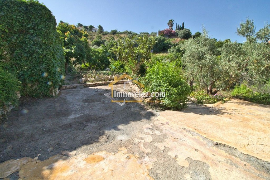 Cortijo en Vélez de Benaudalla (Ref.:0484)