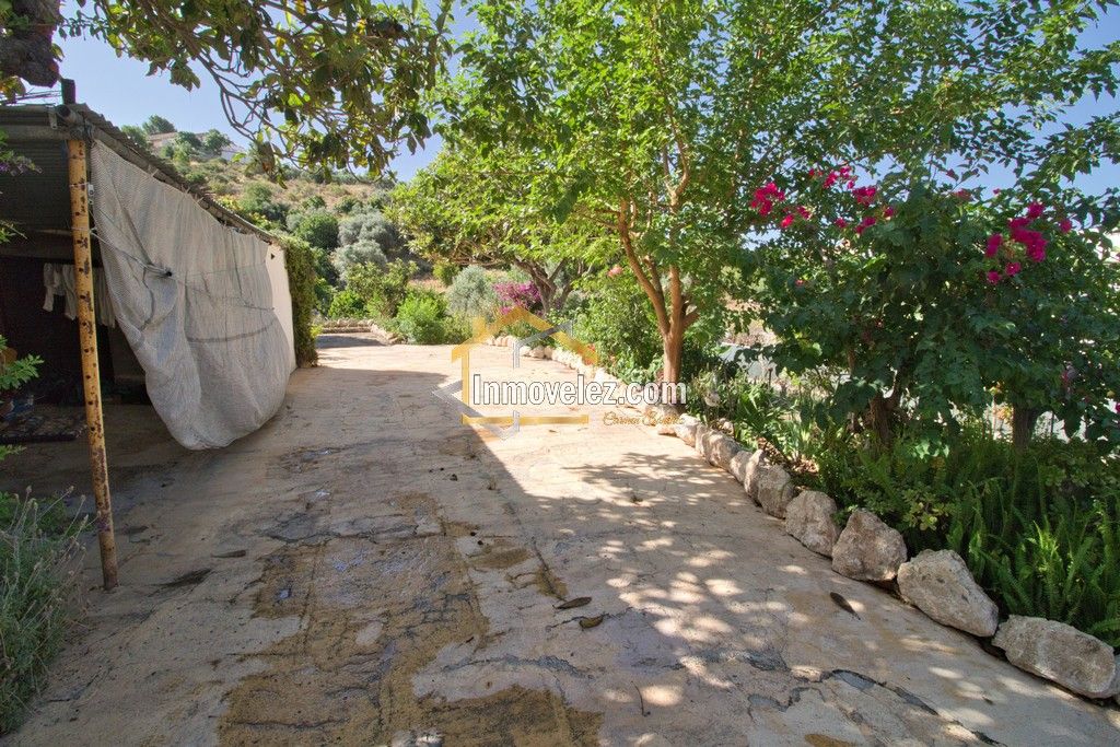 Cortijo en Vélez de Benaudalla (Ref.:0484)