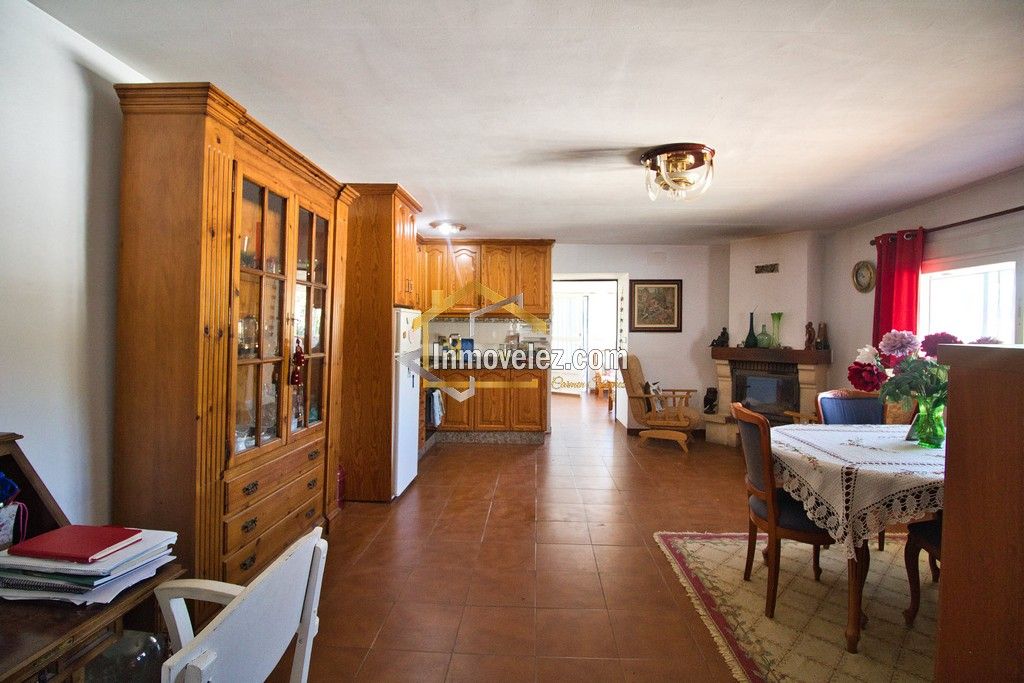 Cortijo en Vélez de Benaudalla (Ref.:0484)