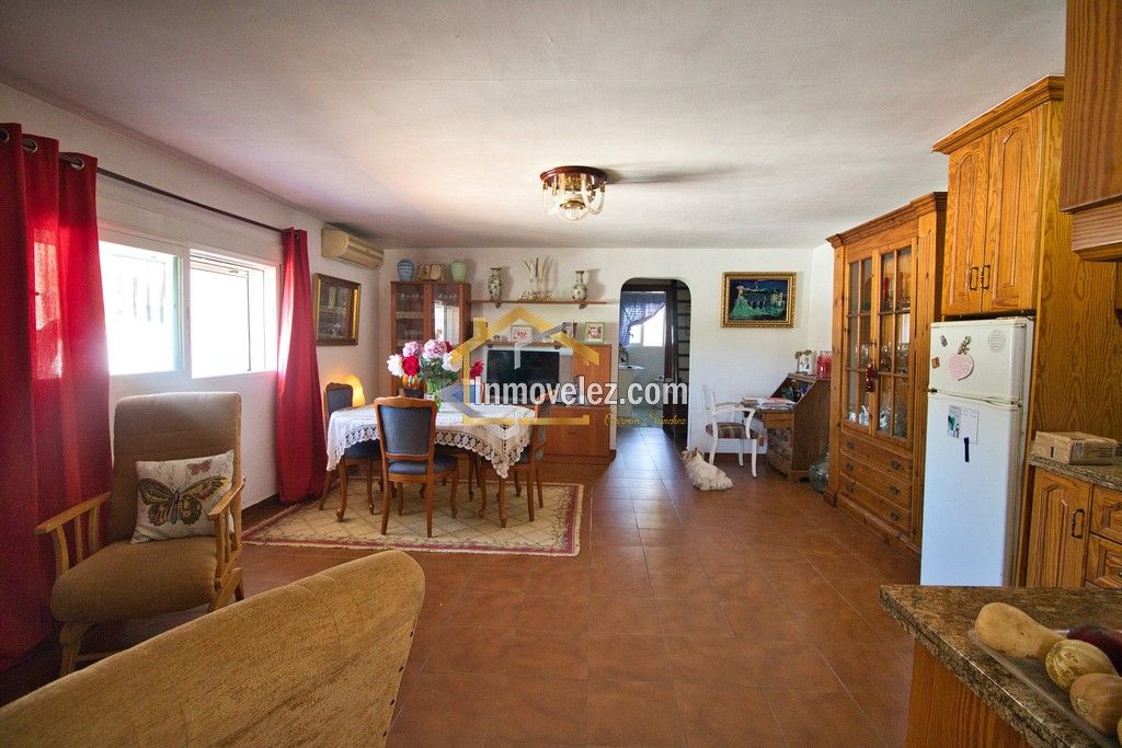 Cortijo en Vélez de Benaudalla (Ref.:0484)