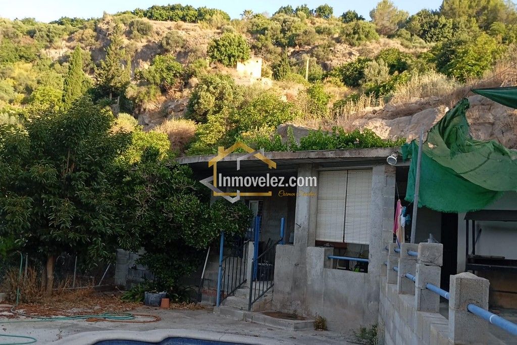 Cortijo en Vélez de Benaudalla (Ref.:0497)